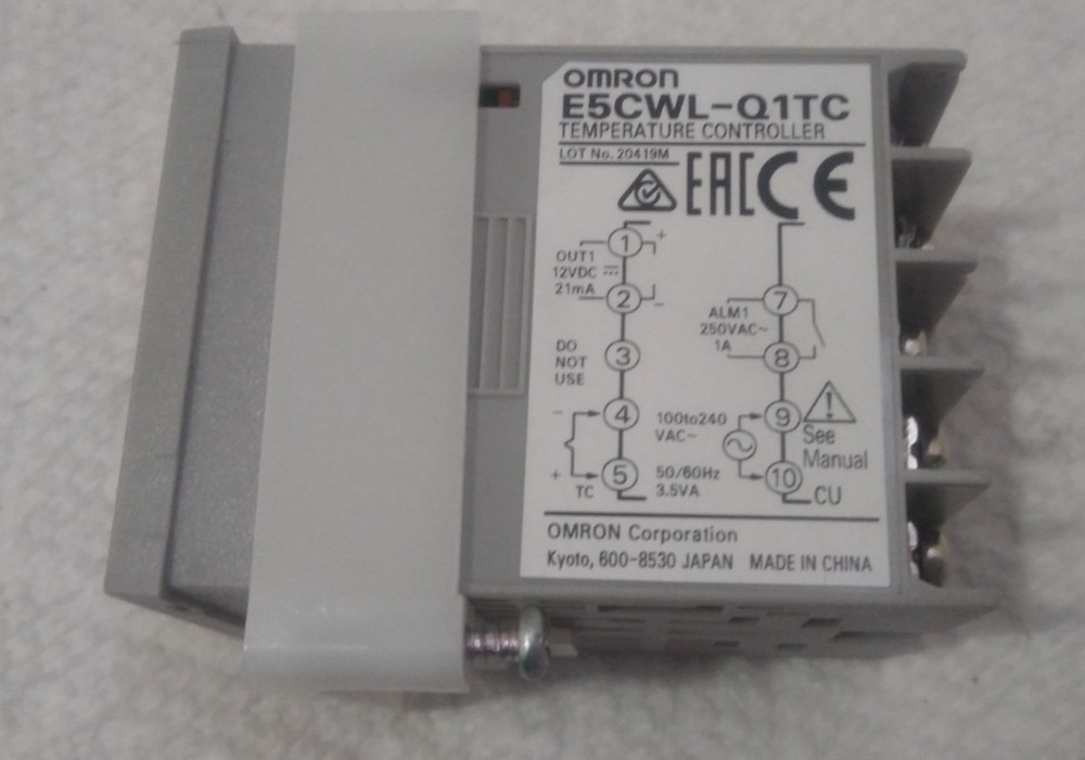 Omron E5CWL-Q1TC Temperature controller