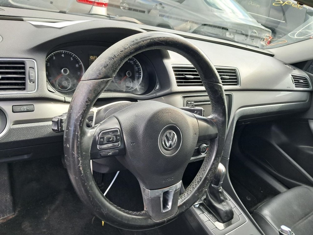 PASSAT 2015 Glove Box 4846745