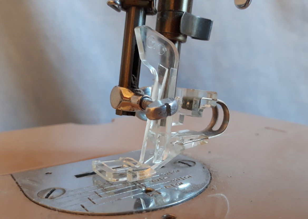 Singer Sewing Machine 301 401 403 500 503 Slant Embroidery Free Motion Foot