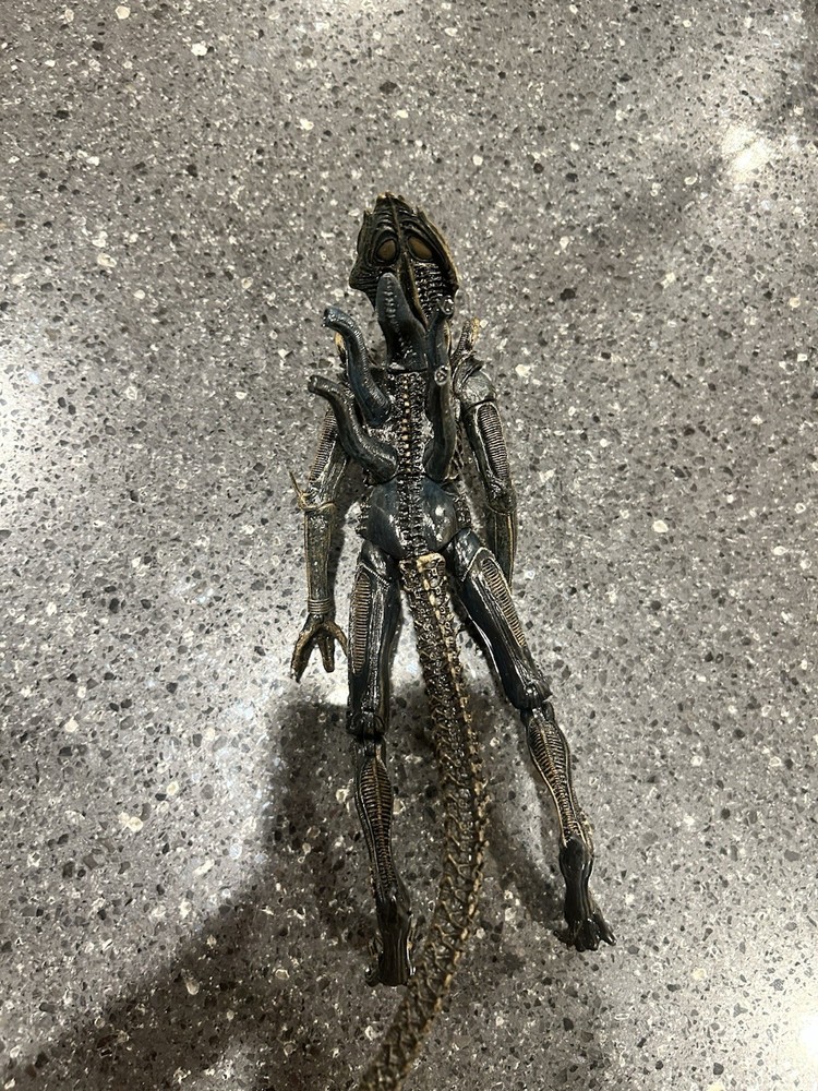 NECA Aliens: Defiance Xenomorph