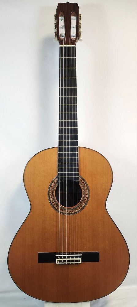 Jose Ramirez Pre Owned 1995 Vintage R4 all Solid CLassical Guitar With Case