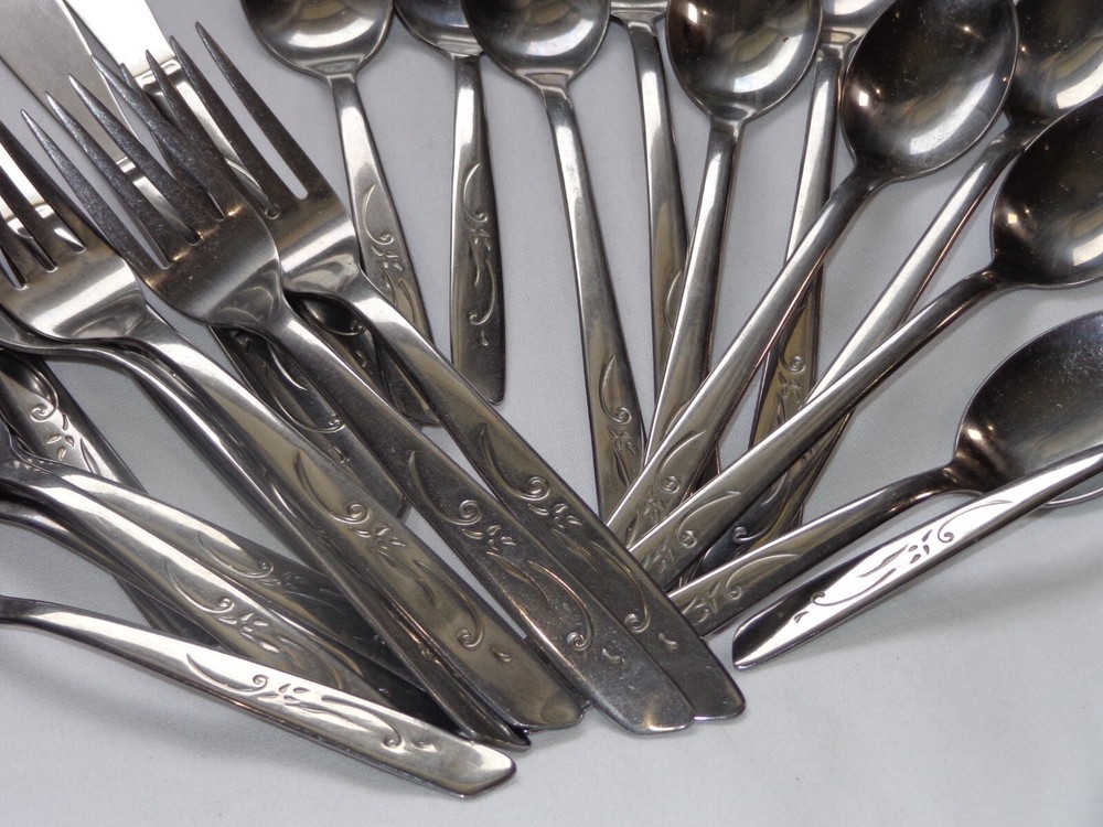 22 Pc International Stainless SILCO Flatware Set INS25 Swirl