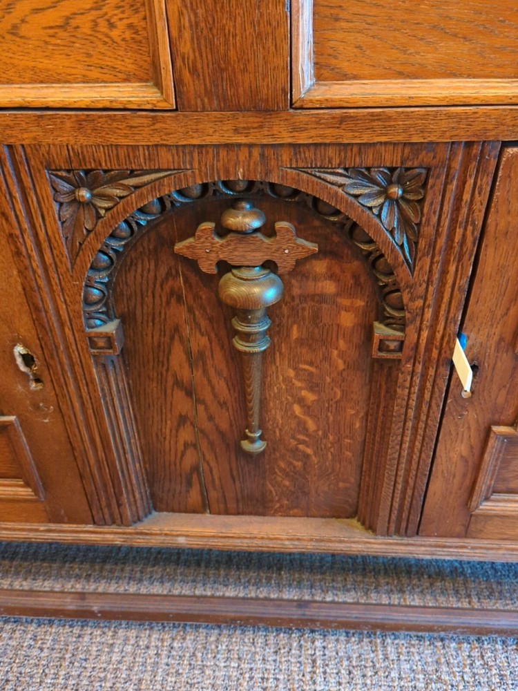 Sideboard Buffet Vintage With Mirror. Very Nice.