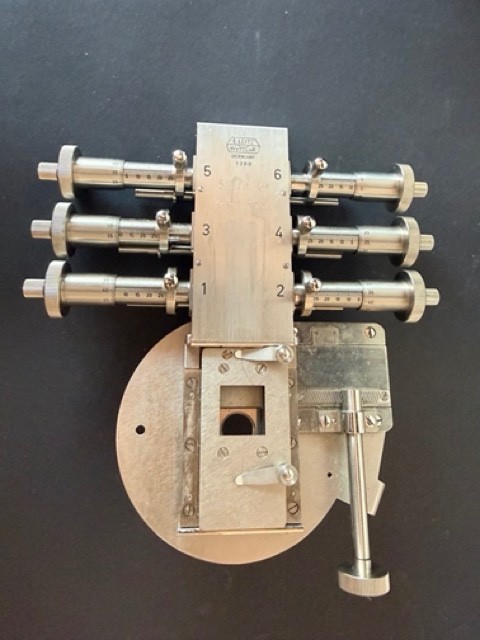 Leitz 6 Spindle Ernst Reitz's Integrating Stage - Microscope Rare Accessory