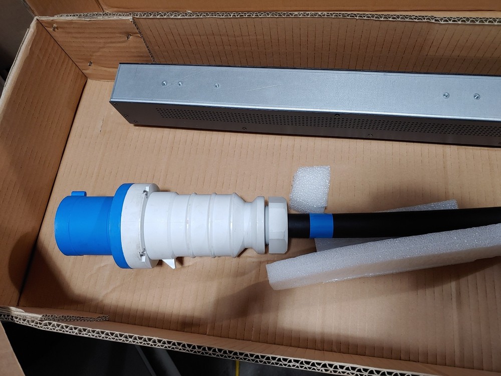 SERVER TECHNOLOGY C2X42CE-DQME2MOO/OC Switched Rack PDU