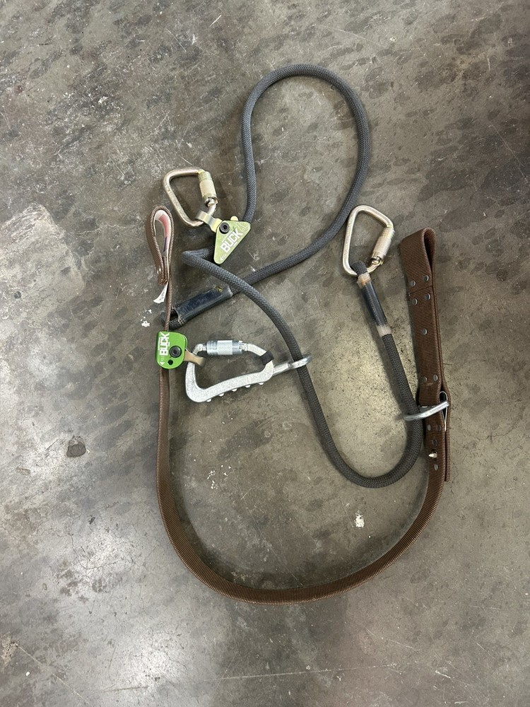 Buckingham Supersqueeze 488K  LINEMAN Climbing harness