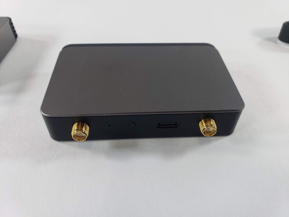 Wireless HDMI Transmitter and Receiver 4K Wireless HDMI Extender, Brown