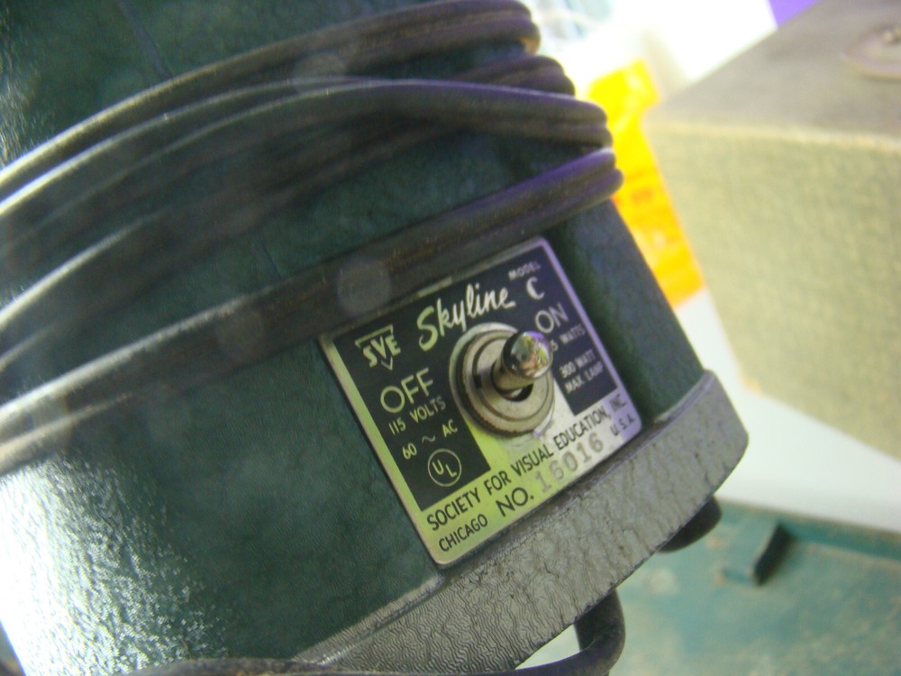 Skyline SVE Model No C Vintage Projector needs bulb