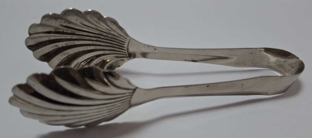 Vintage Silver-Plated Clam Shell Serving Tongs Beach Nautical