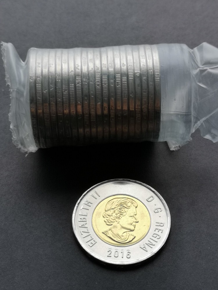 *** CANADA  TOONIE  2016  *** FROM  MINT  ROLL ***