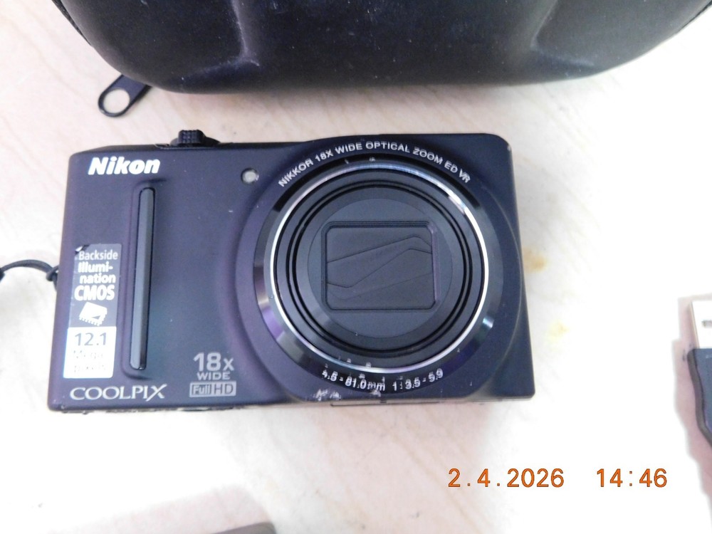 Nikon S9100 Compact Camera, extras.