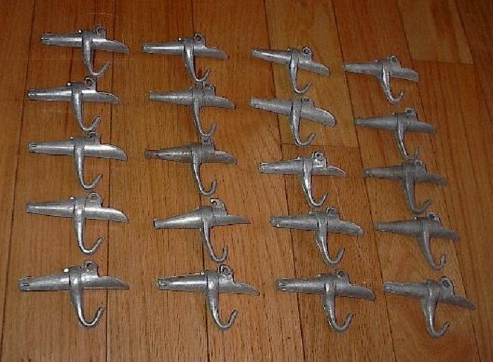 Lot of 20 Maple Syrup  Sap Bucket SPOUTS TAPS SPILES Cast ALUMINUM Royal