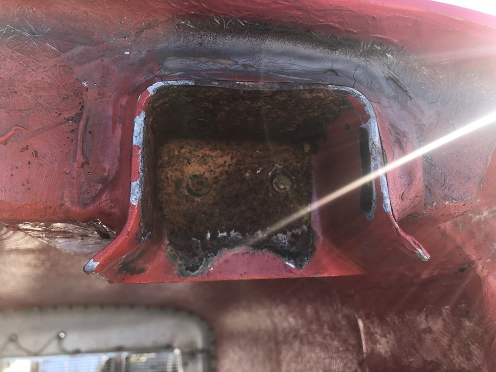 Peterbilt 378 Hood Rest - Used