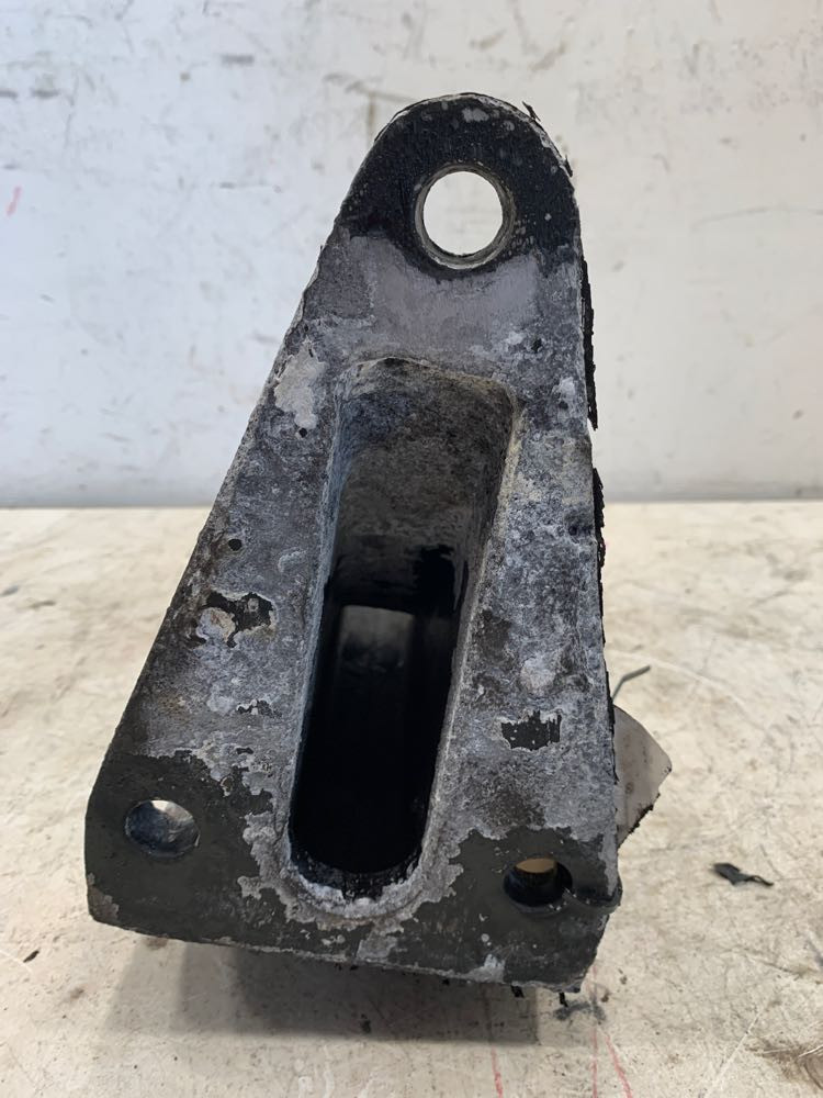 2009 Peterbilt 335 Cab Mount (630-10701)