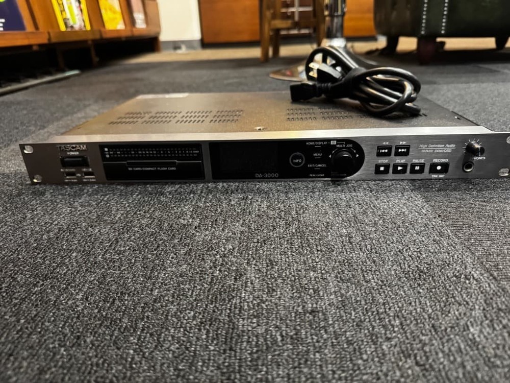 TASCAM DA-3000 Digital Solid State Audio Master Recorder Converter