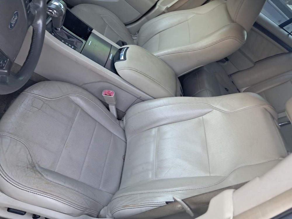 TAURUS 2010 Glove Box 4898459