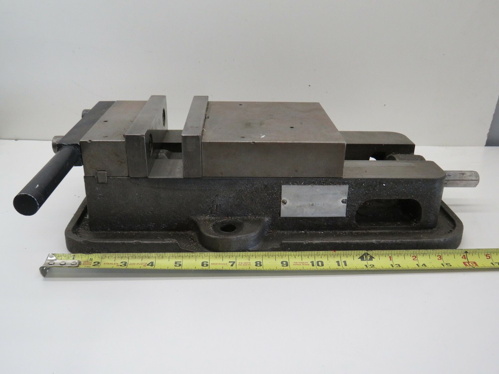 Kurt D60-1 Milling Machine 6" Vise, Missing Handle, 73lbs