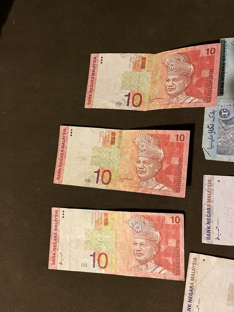 Lot Of Ringgit banknote from Malaysia
