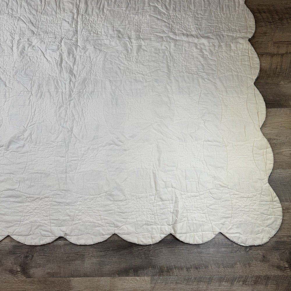 Amish Double Wedding Ring Scalloped Quilt 80 x 80