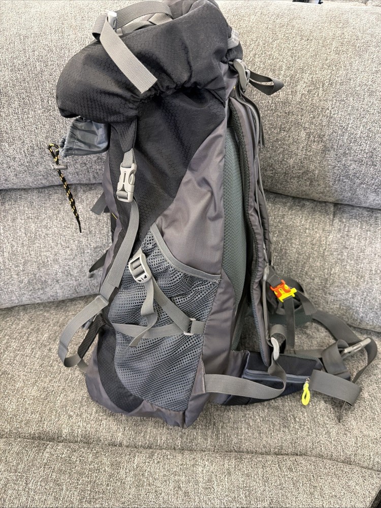 Soilder Blade 60 Electron Hiking Backpack Excellent Condition Adjustable Large