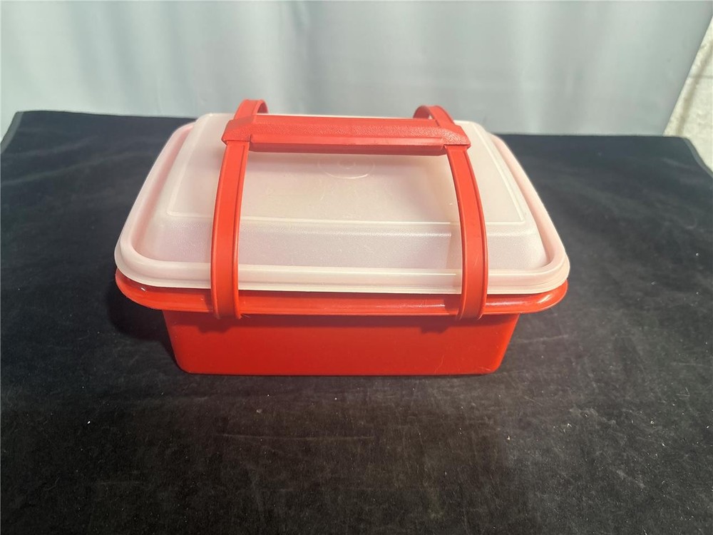 Vintage Tupperware Lunch Box w/ Lid & Snapping Handle