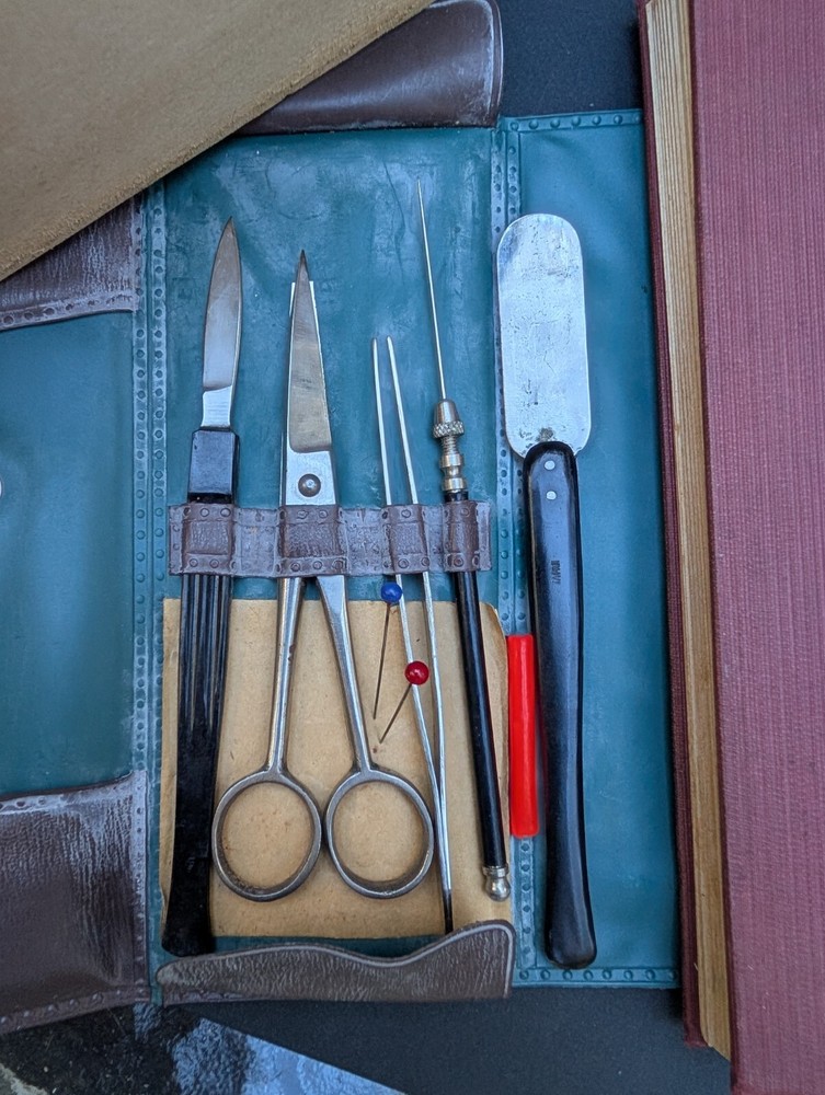 1960 era dissecting kit with closable plastic case