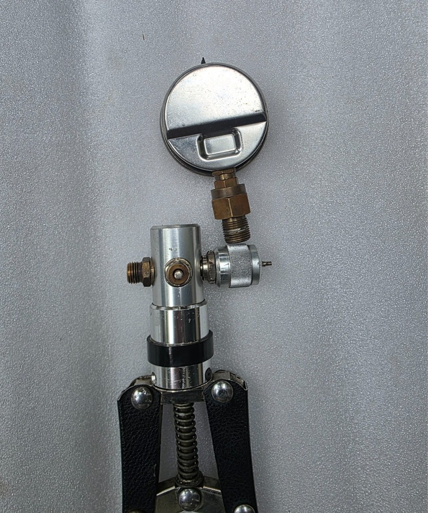Superb TP1 Hand Held Test Pressure Calibrator Pump