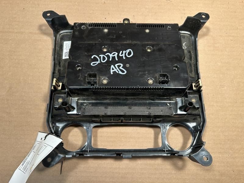 SIERRA250 2015 Glove Box 18882