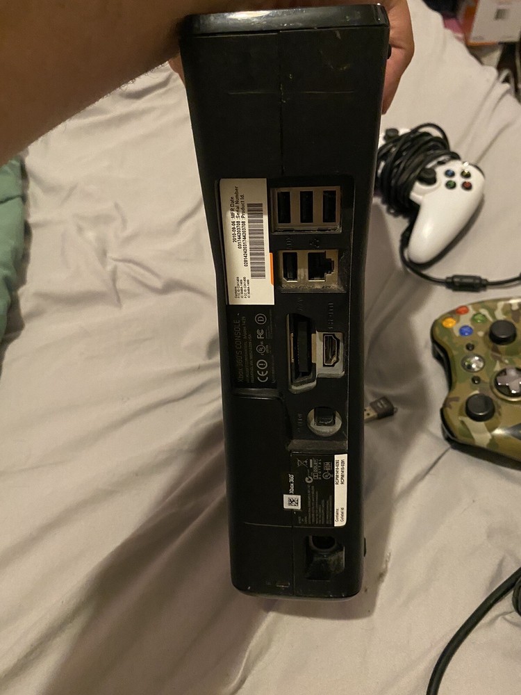 Xbox 360 Slim320 GB Console Bundle