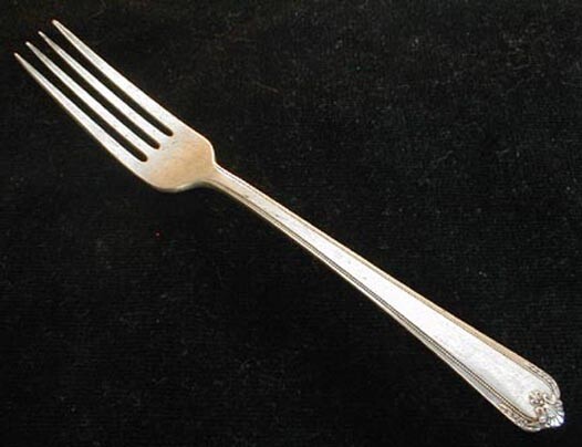 Lunt COLONIAL MANOR dinner fork(s) - NM