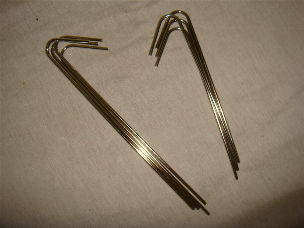 2 PORTABLE PROJECTOR SCREENS IN CASE 78"X 90" -READ!