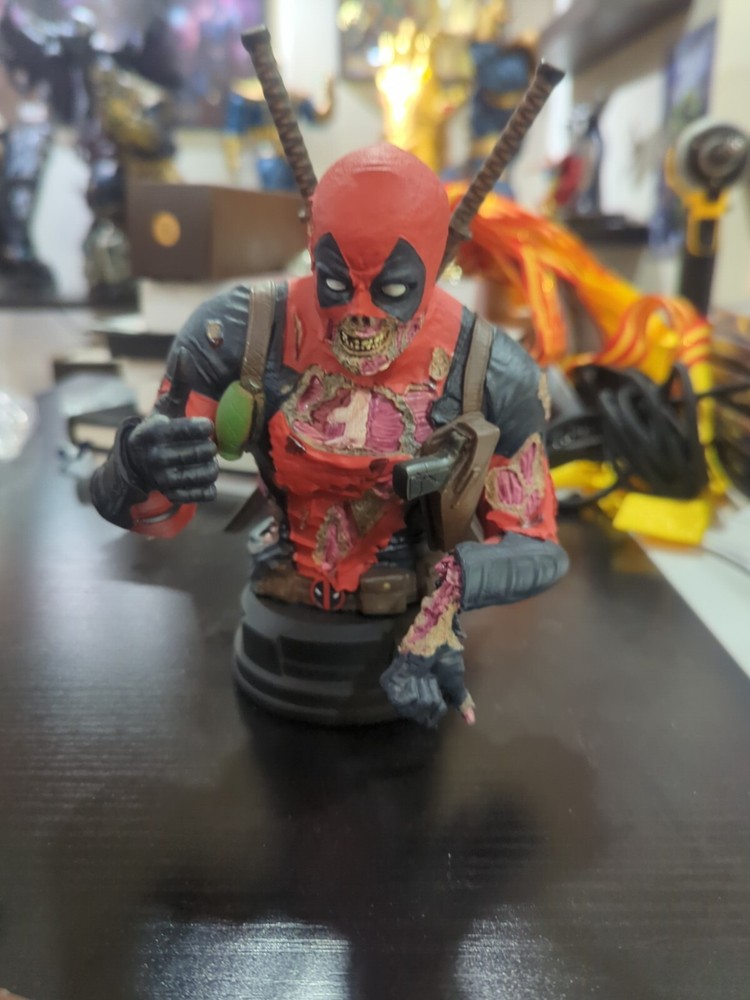 Diamond Select Zombie Bust Lot