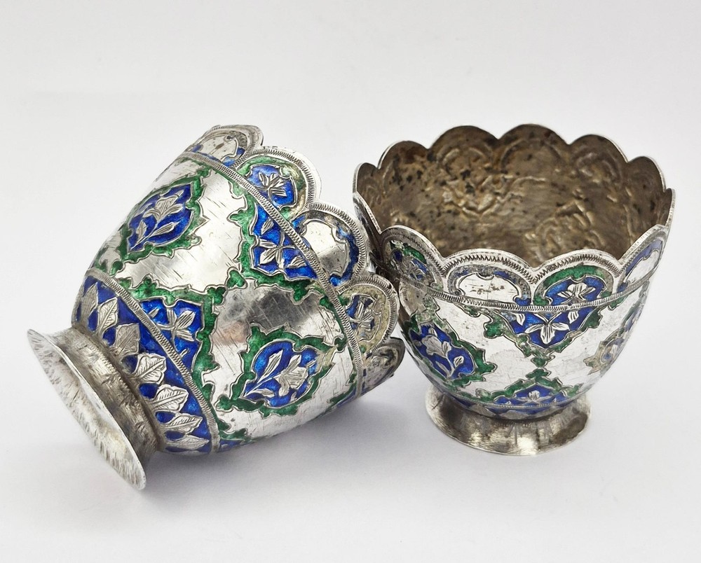 4x FINE INDIAN LUCKNOW SOLID SILVER & ENAMEL ZARF CUPS c1800