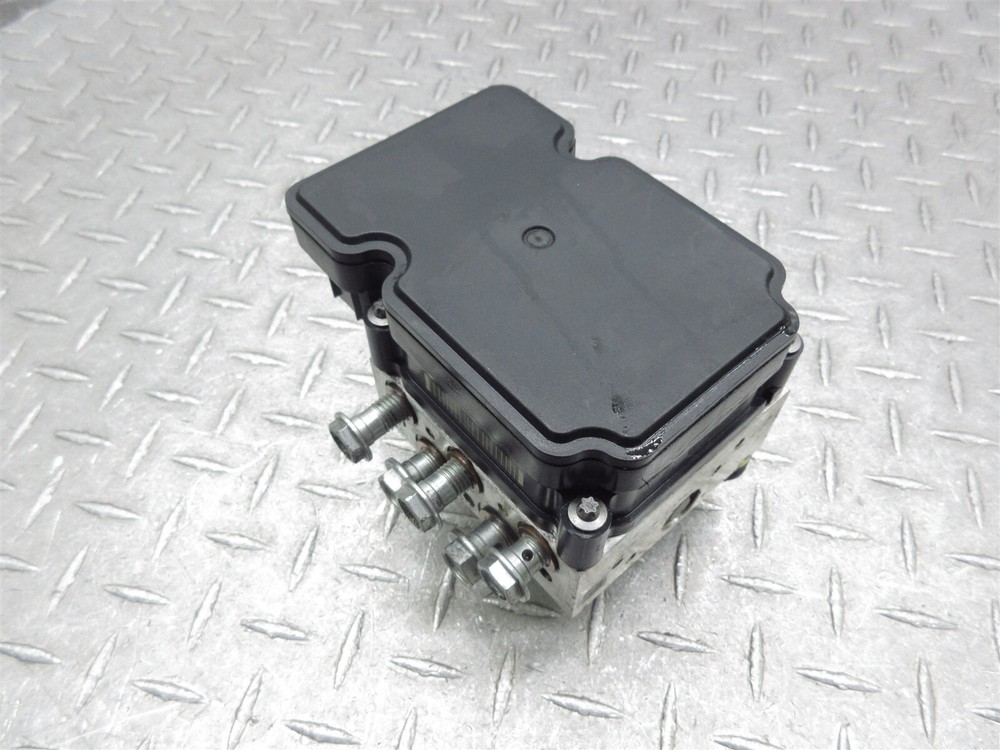 2017 Harley Davidson FLHTK Ultra Limited ABS Brake Module Pump Control Unit OEM