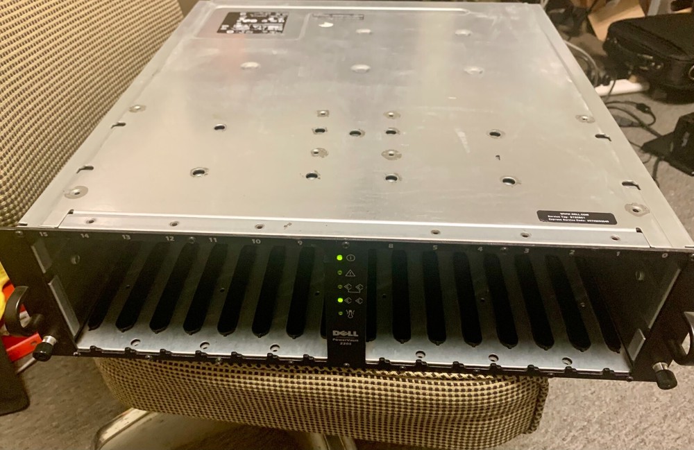 Dell PowerVault 2205 Storage Array works no drives