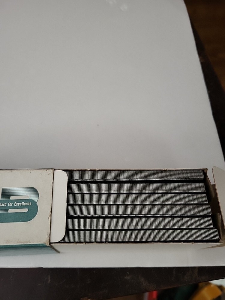 Bates H-30 Chisel Point Staples 1/4" Open Box