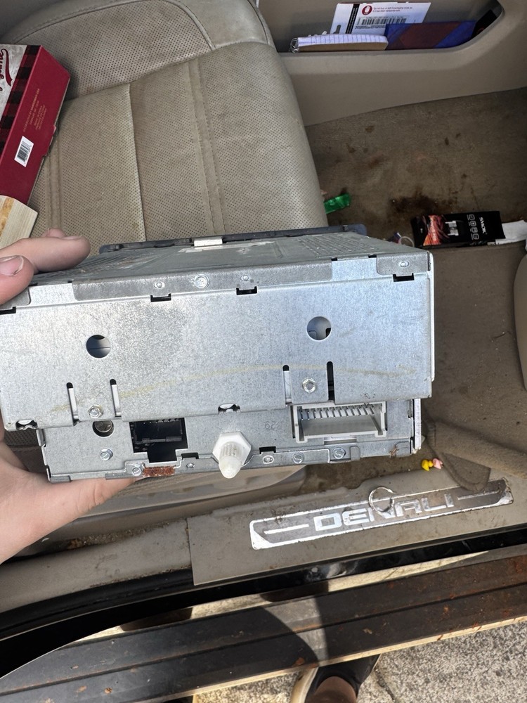 2001 Yukon 6disk Cd Player