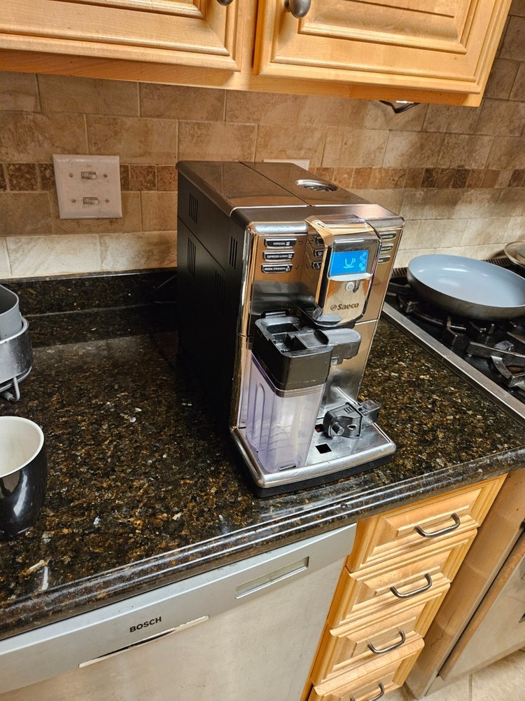 Saeco Incanto HD8917 Super Automatic Espresso Machine