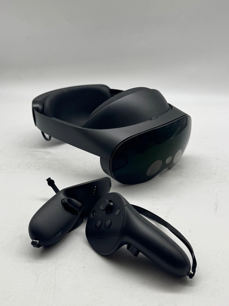 Meta Quest Pro VR Headset 256GB – Used