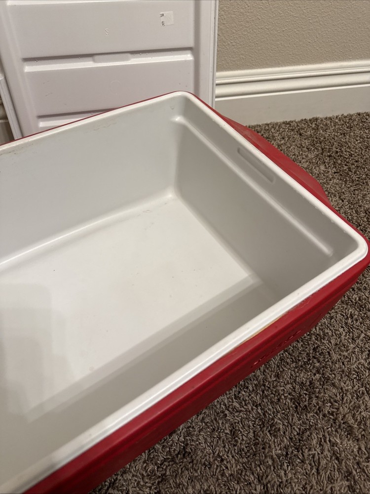Red Coleman Party Stacker 24 Can Cooler Stackable Ice Chest Model 6225 Clean