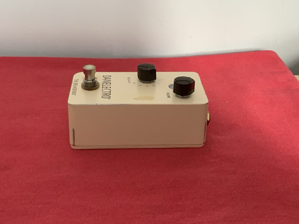 Danelectro The Breakdown