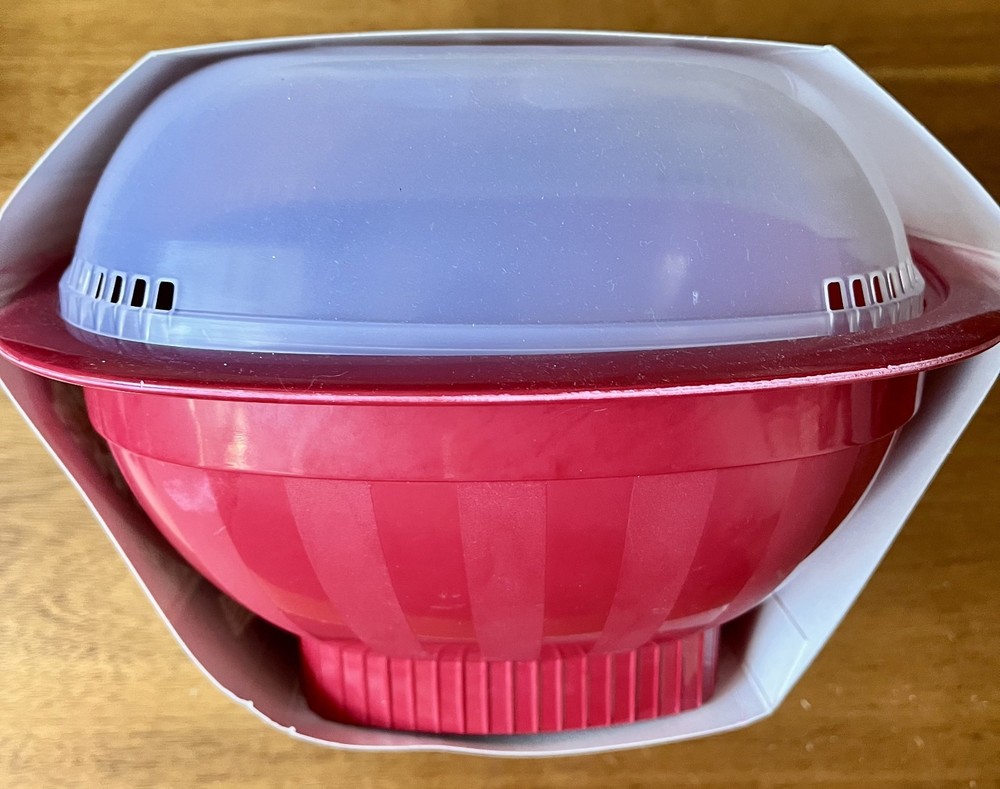 Nordic Ware Microwave Pro Pop Popcorn Maker (New)