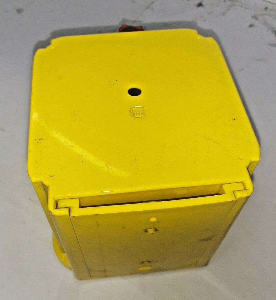 VISIONTRON RETRACTABLE BARRICADE "CAUTION- DO NOT ENTER"