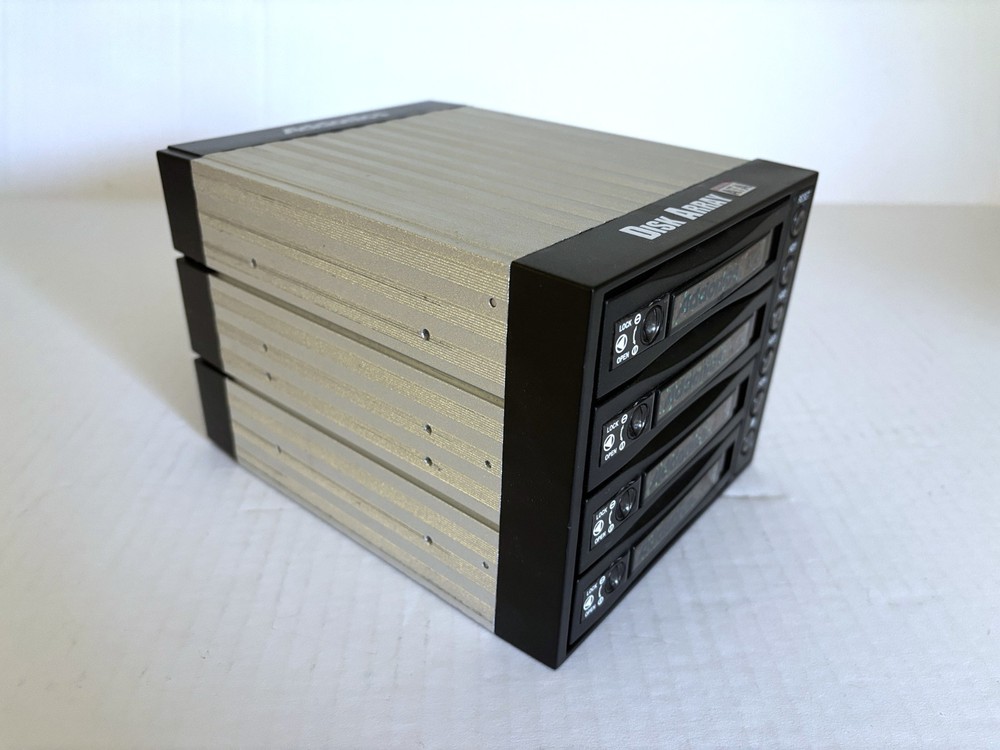 Addonics 4 x 3.5" hot-swappable Disk Array & Adaptec 1000-16i HBA controller