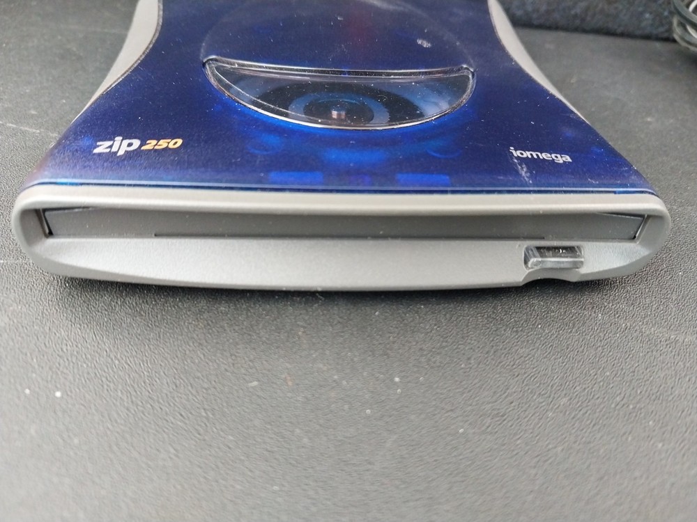 Iomega Zip Drive 250MB External USB, Color Blue, Power Adapt., USB Cable