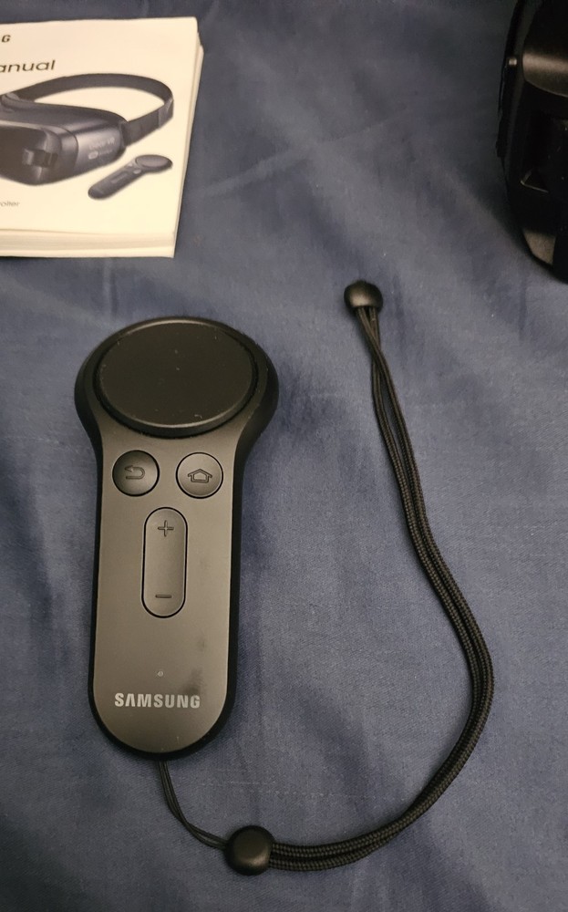 Samsung Gear VR with Controller Black Smartphone VR Headset