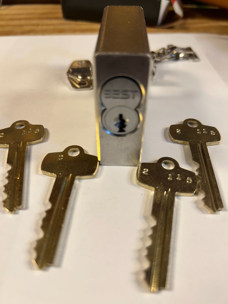 1-American Lock 3260 padlock keyed