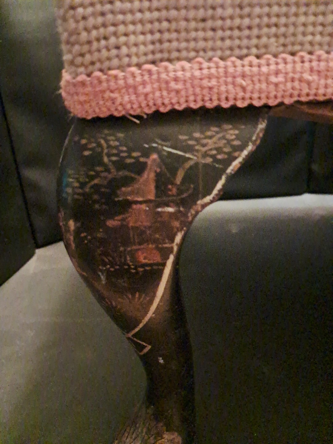 VINTAGE NEEDLEPOINT FLORAL DESIGN TOP WITH HAND PAINTED LEGS FOOTSTOOL