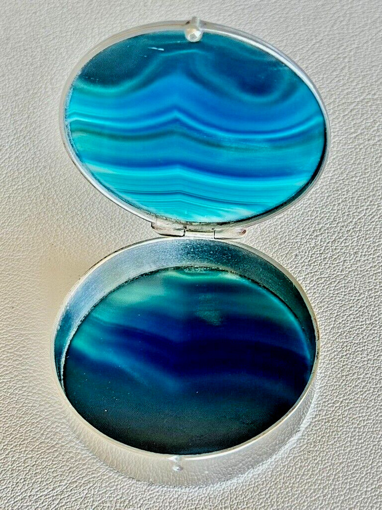 VICTORIAN BLUE BANDED AGATE SNUFF/PILL BOX
