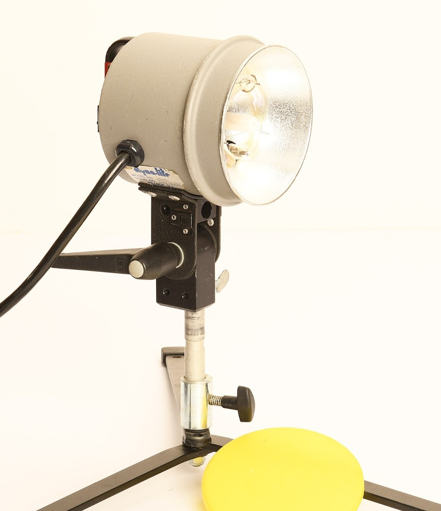 DYNALIGHT 2040 2000 Watt  Strobe Head, 16 ' Cord. TESTED!! WORKING!!